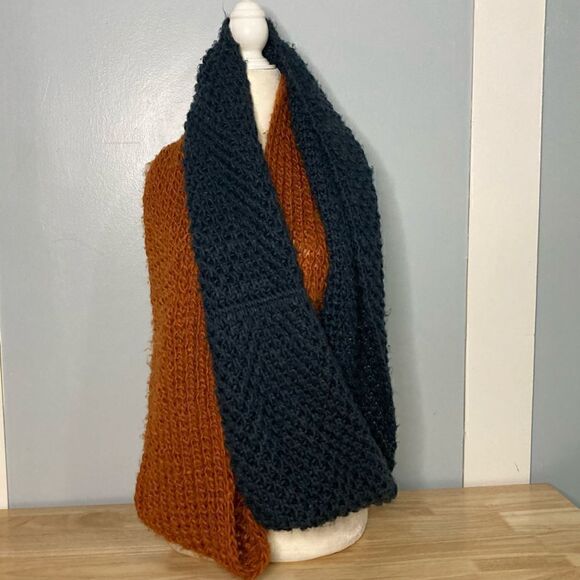 2 Unbranded Chunky Knit Scarves, Infinity Loop Scarf, Navy Blue & Rust Orange - Picture 10 of 10